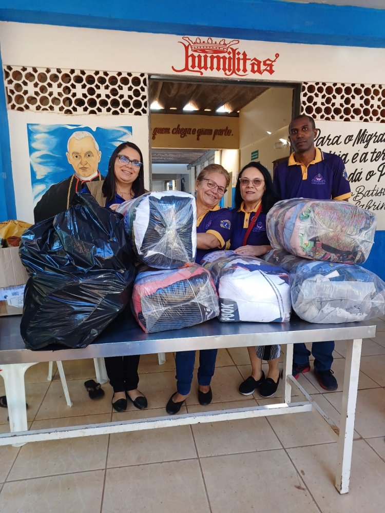 Doação de Roupas e Calçados na Casa do Migrante em Cuiabá-MT.
